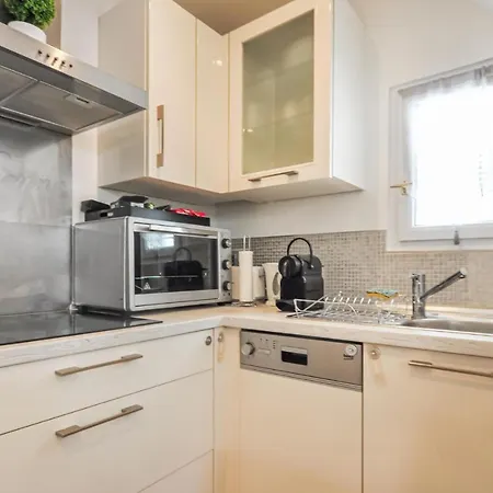 Stunning Apartment In Cannes With Wifi And 1 Bedrooms Apartment *